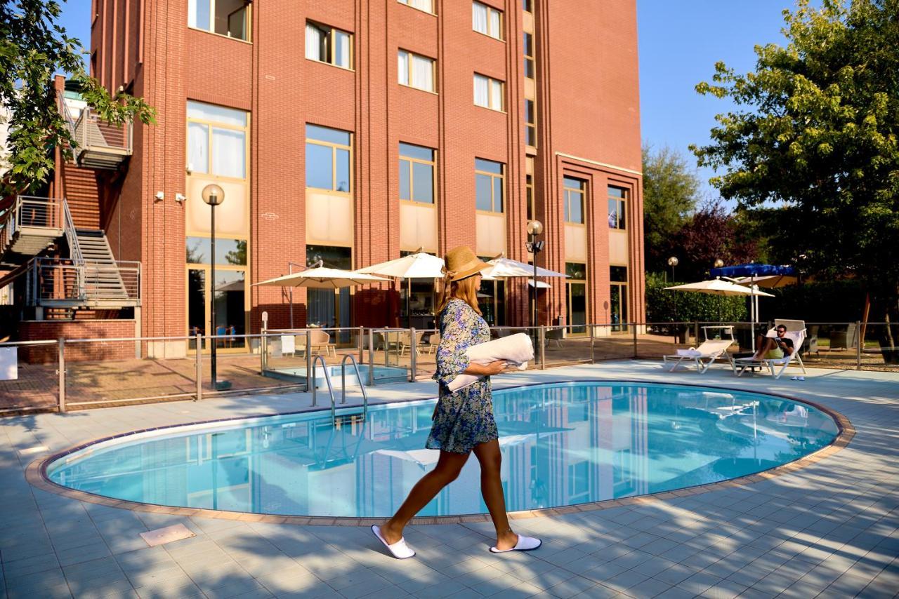 Novotel Torino Corso Giulio Cesare Екстериор снимка
