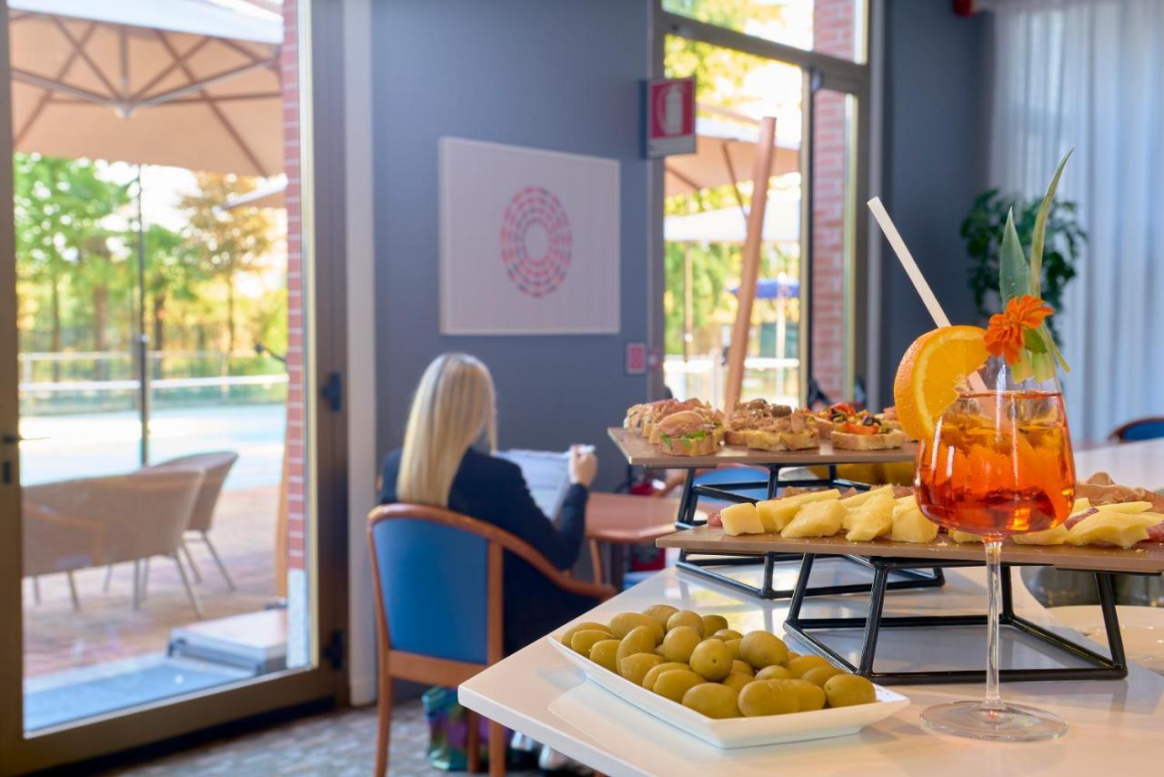 Novotel Torino Corso Giulio Cesare Екстериор снимка