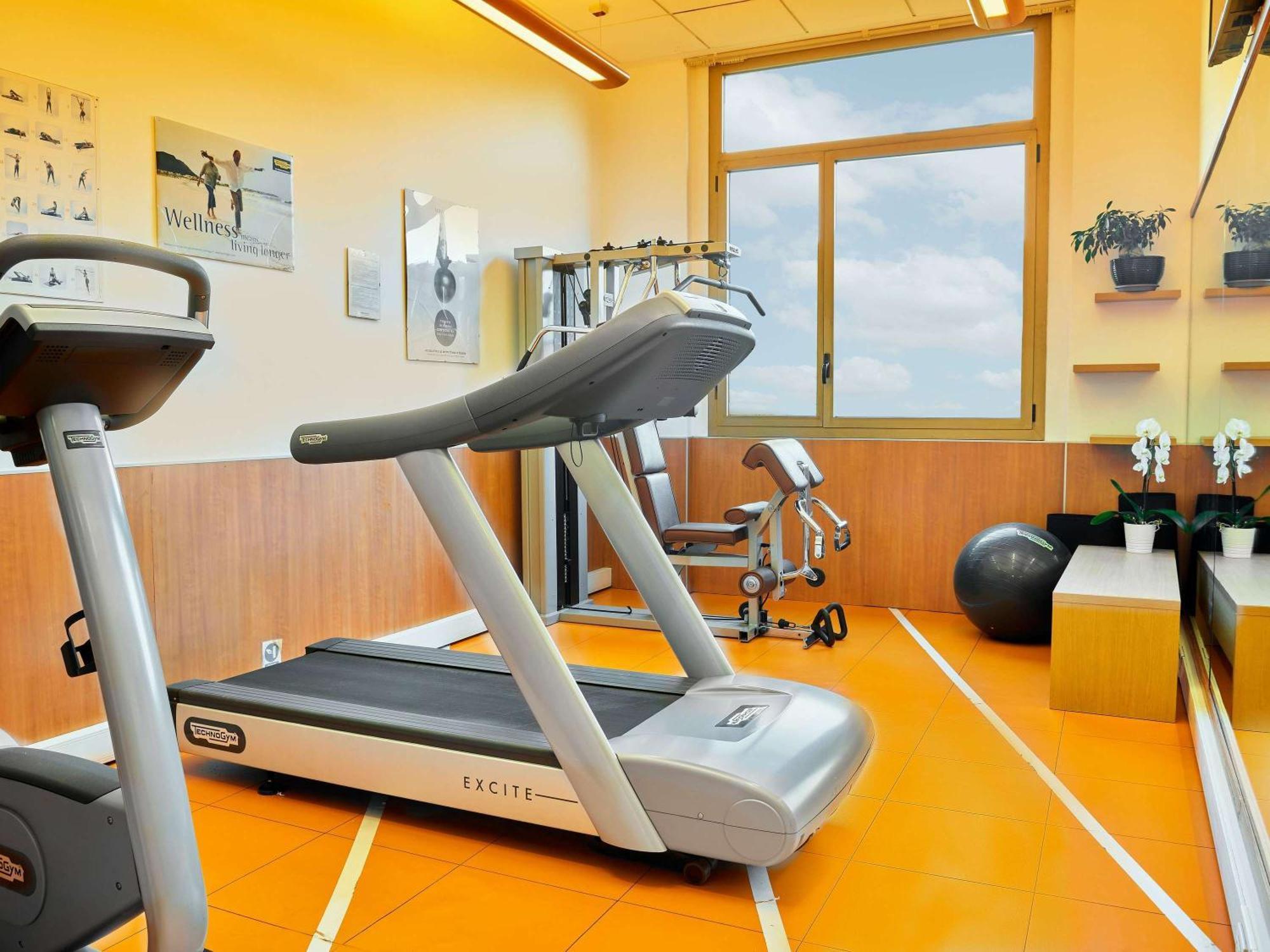 Novotel Torino Corso Giulio Cesare Екстериор снимка