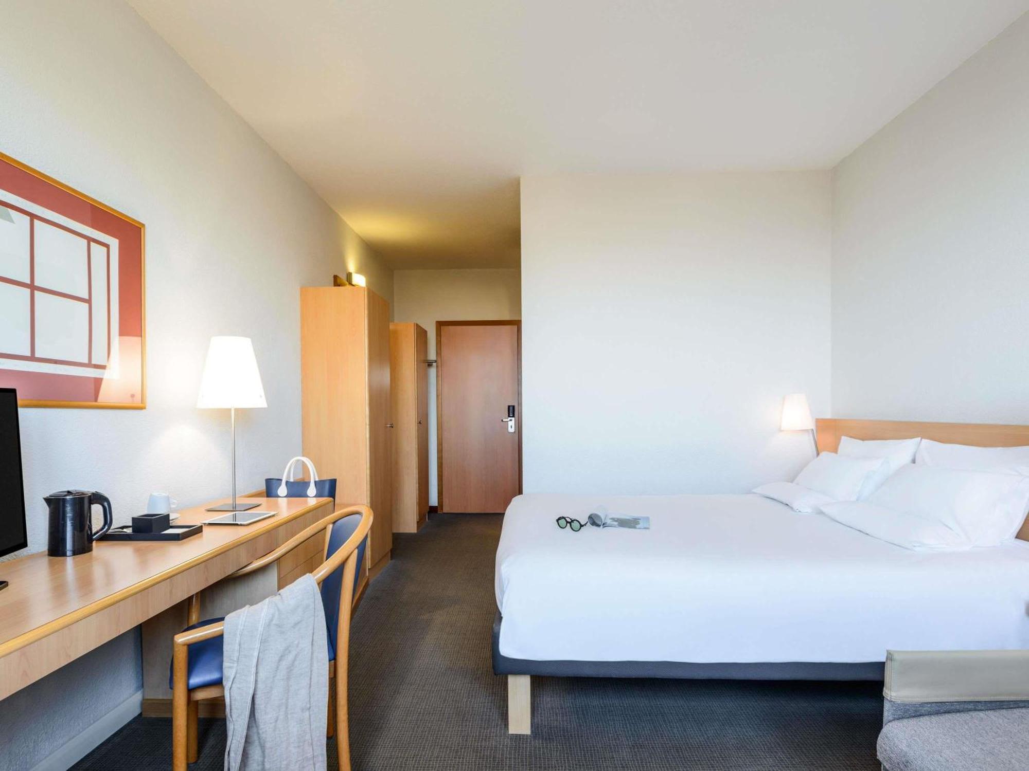Novotel Torino Corso Giulio Cesare Екстериор снимка