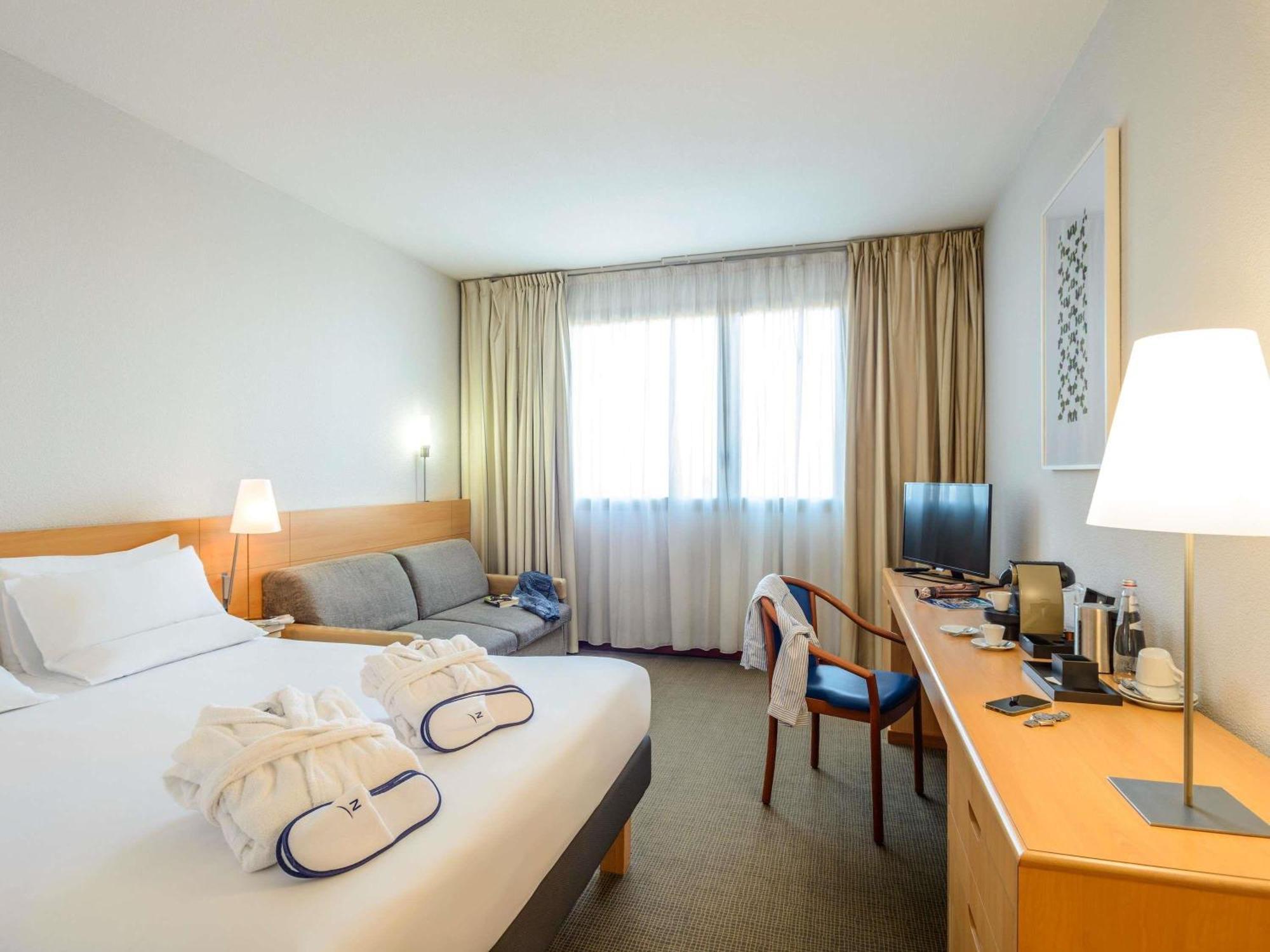 Novotel Torino Corso Giulio Cesare Екстериор снимка