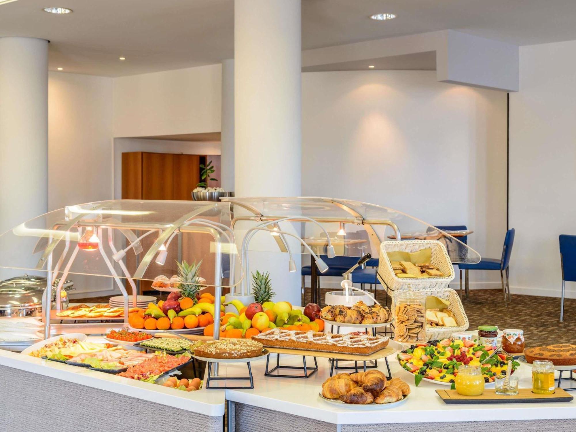 Novotel Torino Corso Giulio Cesare Екстериор снимка