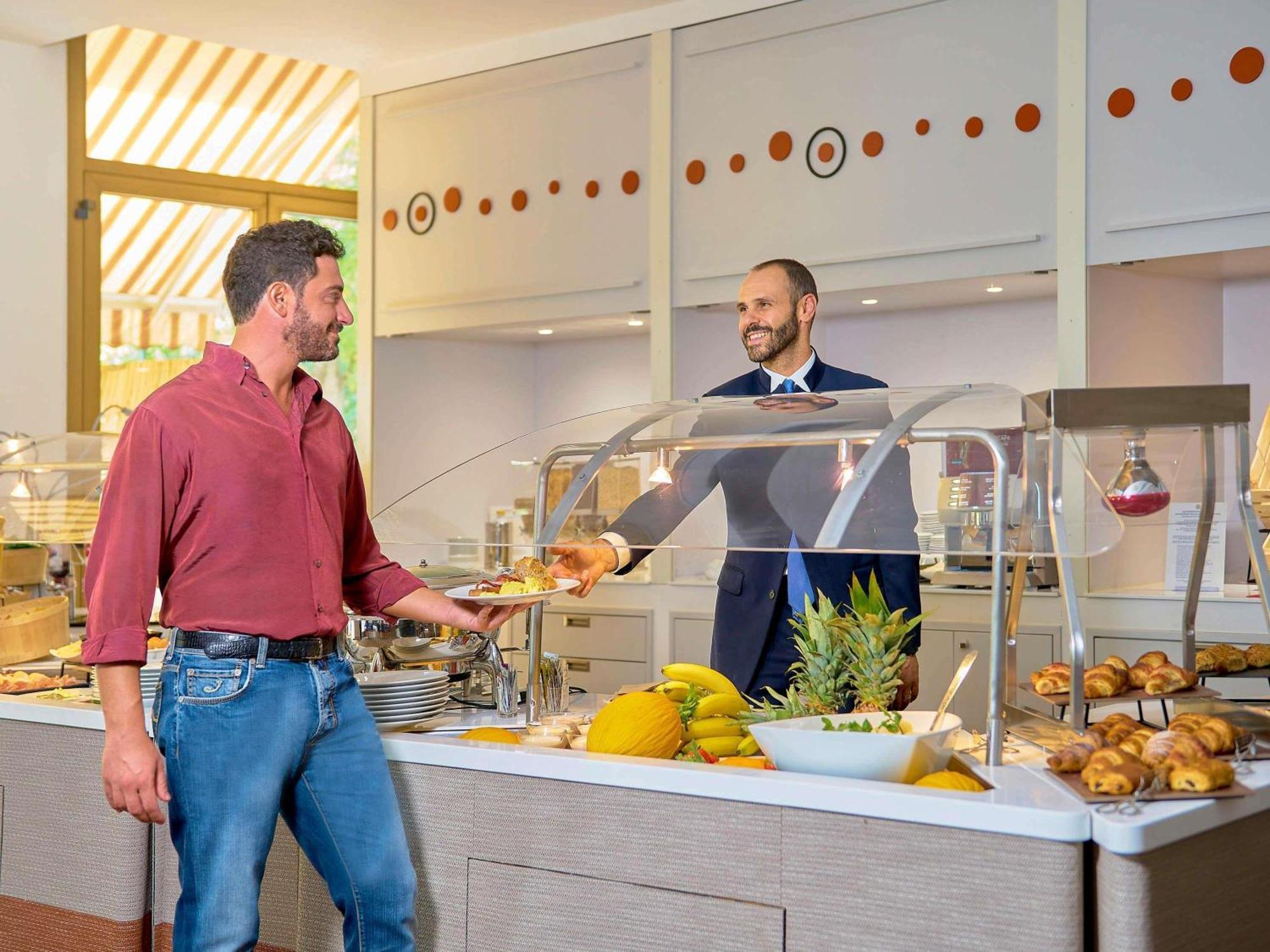 Novotel Torino Corso Giulio Cesare Екстериор снимка