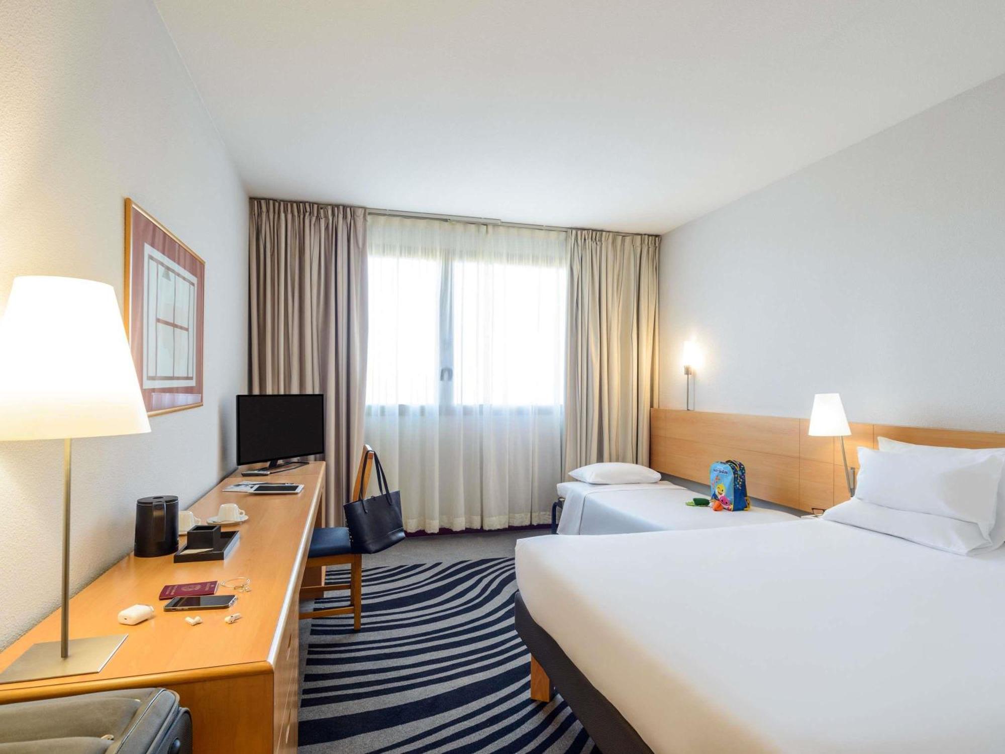 Novotel Torino Corso Giulio Cesare Екстериор снимка